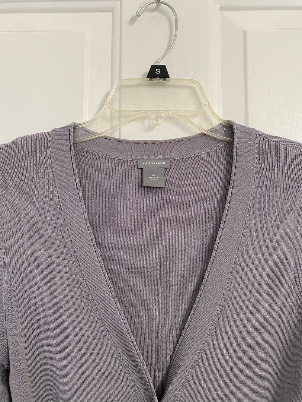 Ann Taylor Grey V-Neck Ribbed Knit Sweater